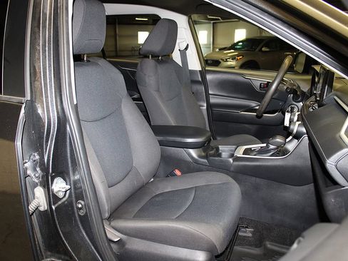Used 2020 Toyota RAV4 LE w/ All Weather Liner Package AWD/4WD image 28