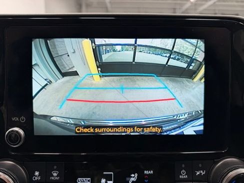 Used 2024 Toyota Highlander XLE AWD/4WD image 38