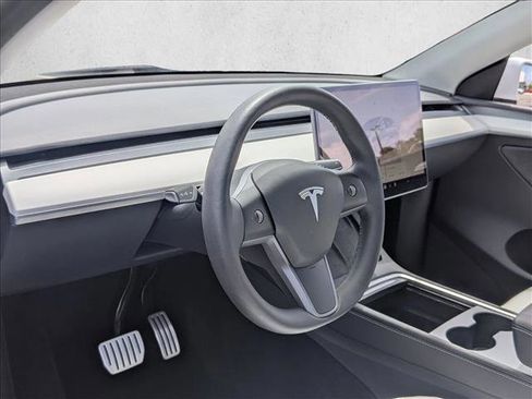 Used 2022 Tesla Model Y Performance image 11