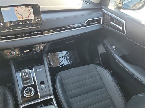 Used 2024 Mitsubishi Outlander SE image 15