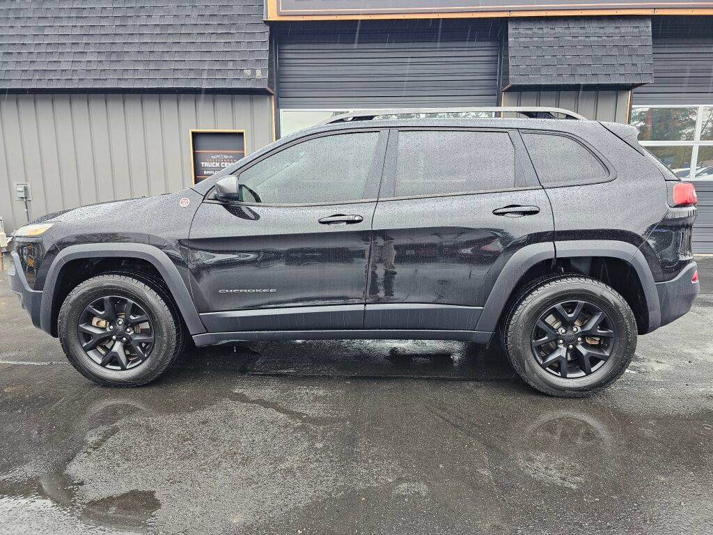 Used 2016 Jeep Cherokee Trailhawk w/ Leather Interior Group AWD/4WD image 2