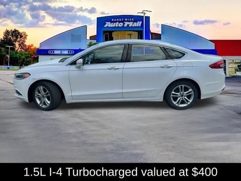 Used 2018 Ford Fusion SE w/ Fusion SE Technology Package FWD image 5