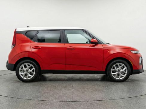 Used 2025 Kia Soul LX w/ LX Technology Package FWD image 11