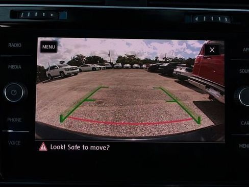 Used 2018 Volkswagen GTI SE FWD image 37