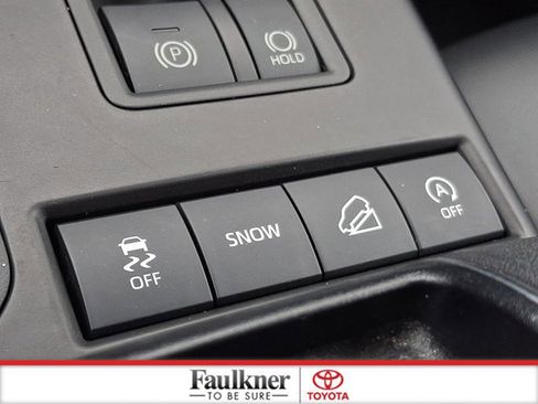 Certified 2021 Toyota Highlander XLE AWD/4WD image 25