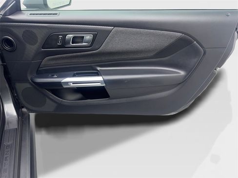 Used 2025 Ford Mustang Coupe image 41