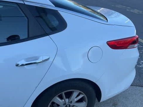 Used 2018 Kia Optima LX image 12