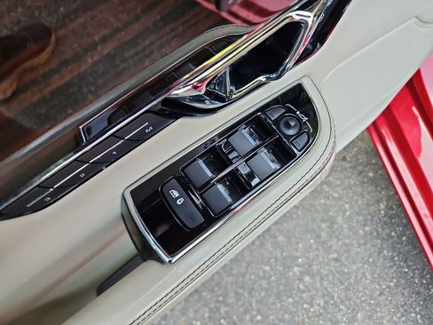 Used 2019 Jaguar XJ L Portfolio RWD image 29