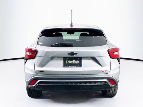 Used 2024 Chevrolet Trax RS w/ Sunroof Package FWD image 7
