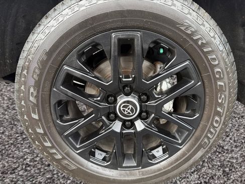 Used 2024 Toyota Tundra Limited AWD/4WD image 9