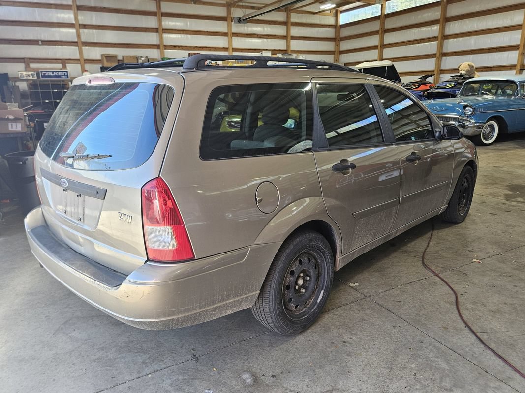 Used 2003 Ford Focus Wagon FWD image 5