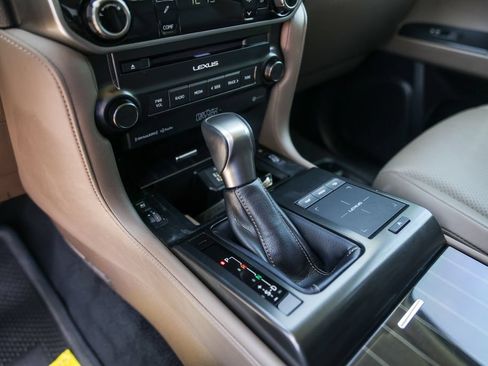 Used 2023 Lexus GX 460 Luxury w/ Accessory Package AWD/4WD image 22