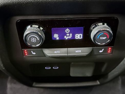 Used 2025 Chevrolet Traverse RS image 26