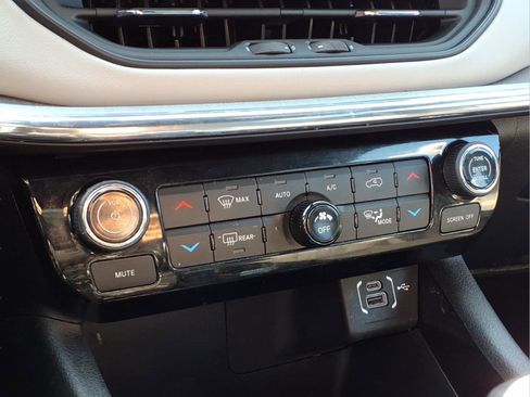 Used 2022 Jeep Compass Limited image 7