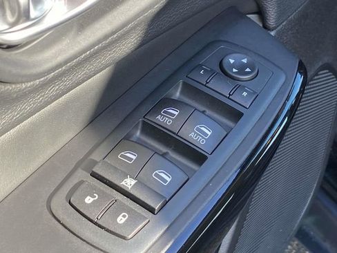 Used 2020 Jeep Cherokee Latitude Plus image 19