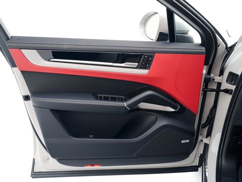 New 2026 Porsche Cayenne Coupe image 23