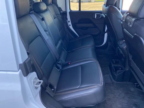 Used 2025 Jeep Gladiator Overland AWD/4WD image 26