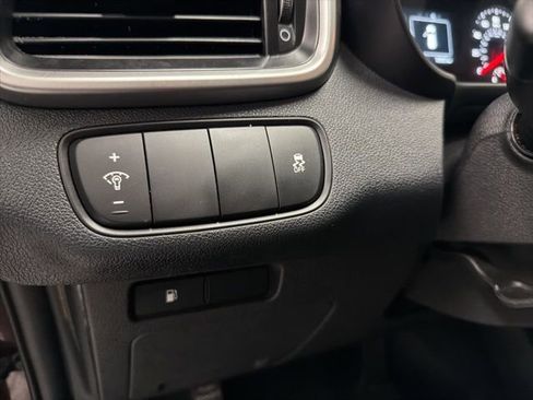 Used 2017 Kia Sorento FWD image 16