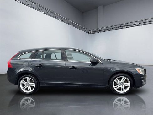 Used 2015 Volvo V60 T5 Platinum image 3
