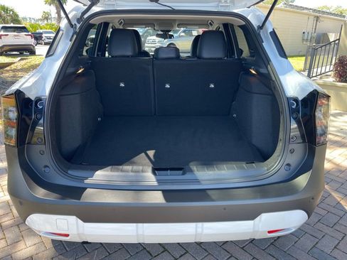 Used 2025 Nissan Kicks SR image 5