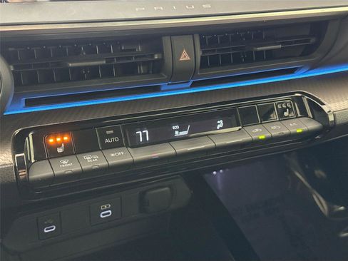 Certified 2024 Toyota Prius XLE image 25