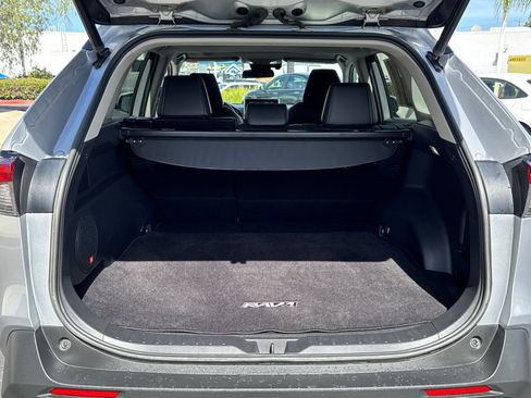 Used 2022 Toyota RAV4 XLE Premium FWD image 7