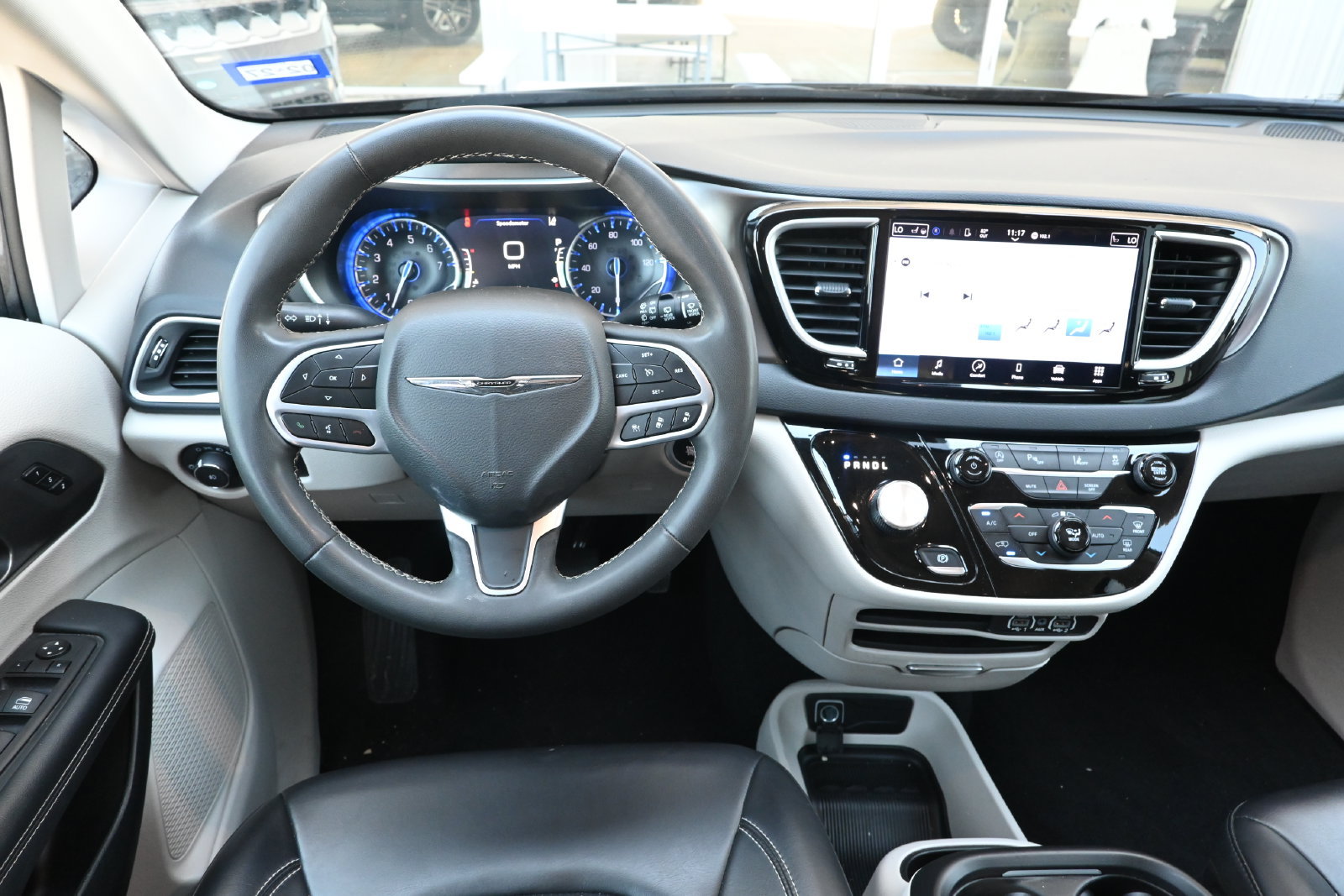Used 2023 Chrysler Pacifica Touring-L FWD image 20