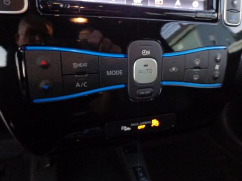 Used 2017 Nissan Leaf SL w/ Protection Package image 32