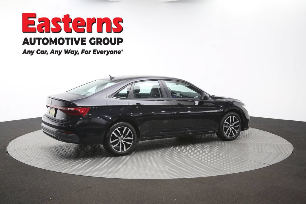 Used 2025 Volkswagen Jetta SE FWD image 43