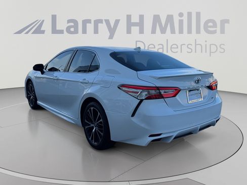 Used 2020 Toyota Camry SE FWD image 3