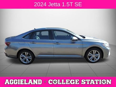 Used 2024 Volkswagen Jetta SE FWD image 2