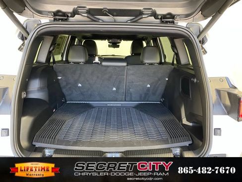 New 2026 Jeep Cherokee Overland w/ Trailer Tow Group AWD/4WD image 31