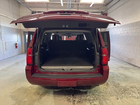 Used 2017 Chevrolet Suburban LT w/ LT Signature Package image 11
