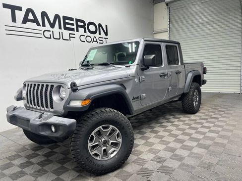 Used 2020 Jeep Gladiator Sport w/ Quick Order Package 24S AWD/4WD image 2