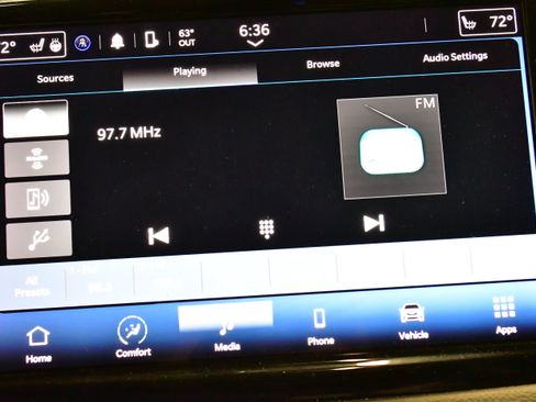 Used 2023 Chrysler Pacifica Touring-L FWD image 27