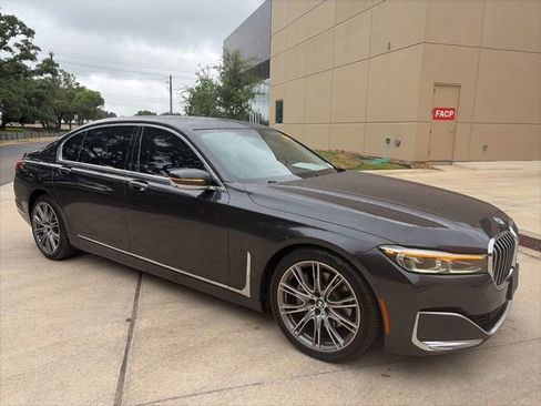 Used 2021 BMW 740i w/ Premium Package RWD image 4