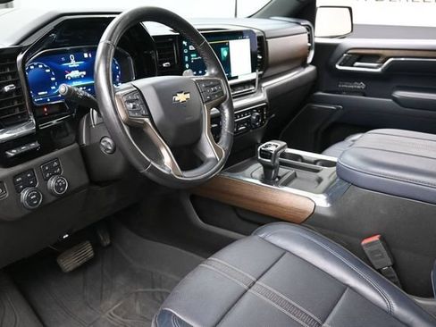 Used 2023 Chevrolet Silverado 1500 High Country w/ High Country Premium Package AWD/4WD image 8