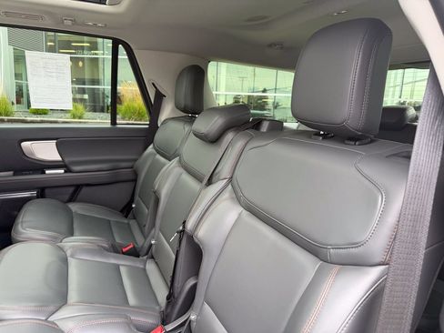 Certified 2025 Ford Expedition Active AWD/4WD image 14