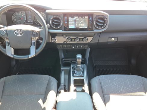 Used 2019 Toyota Tacoma TRD Sport w/ Technology Package image 16