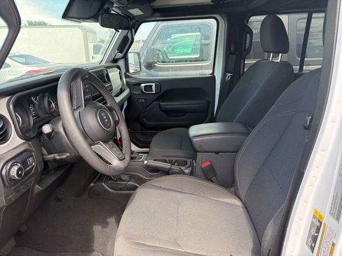 Used 2025 Jeep Wrangler Unlimited Sport AWD/4WD image 2
