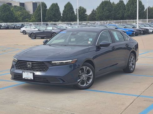 Used 2024 Honda Accord EX image 2