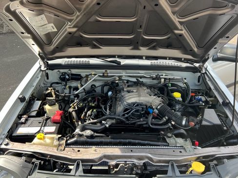 Used 2002 Nissan Xterra XE image 10