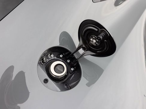 Used 2025 Aston Martin V8 Vantage Coupe image 48