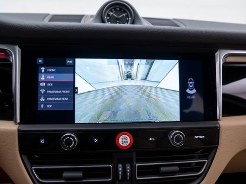 New 2026 Porsche Macan image 24