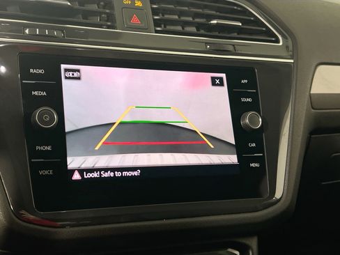 Used 2022 Volkswagen Tiguan SE image 13