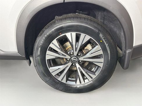 Used 2023 Nissan Rogue SV AWD/4WD image 29