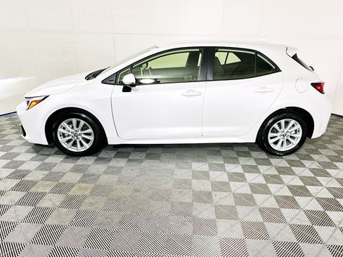 Used 2025 Toyota Corolla SE FWD image 6
