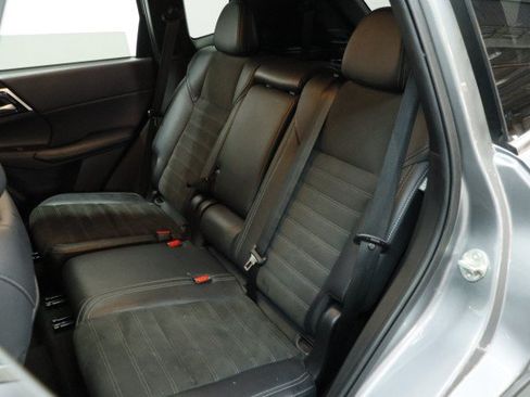 Used 2024 Mitsubishi Outlander SE FWD image 29