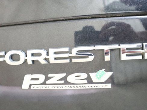 Used 2015 Subaru Forester 2.5i Touring w/ Eyesight & Navigation System image 24