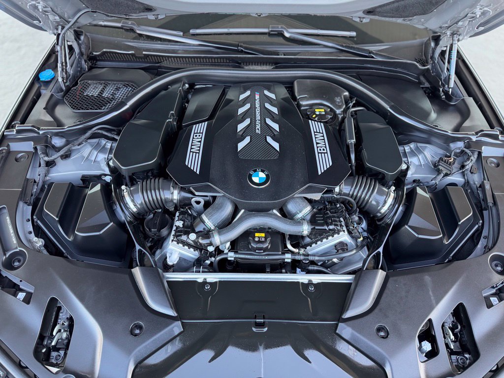 Used 2022 BMW M550i xDrive AWD/4WD image 24